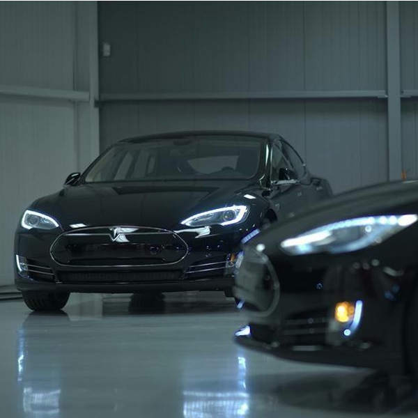 Tesla,автомобиль, Tesla продолжает удивлять
